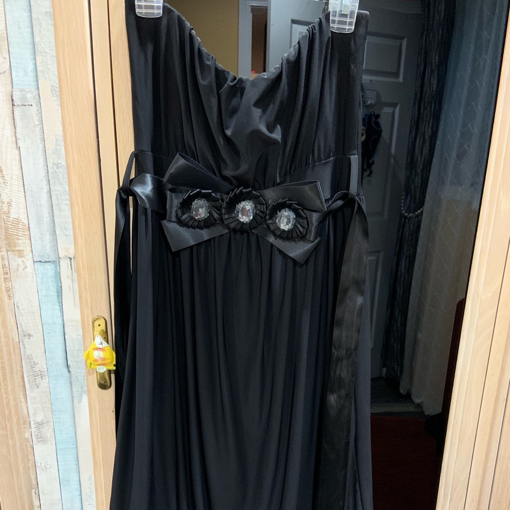 Bloose-mini black dress